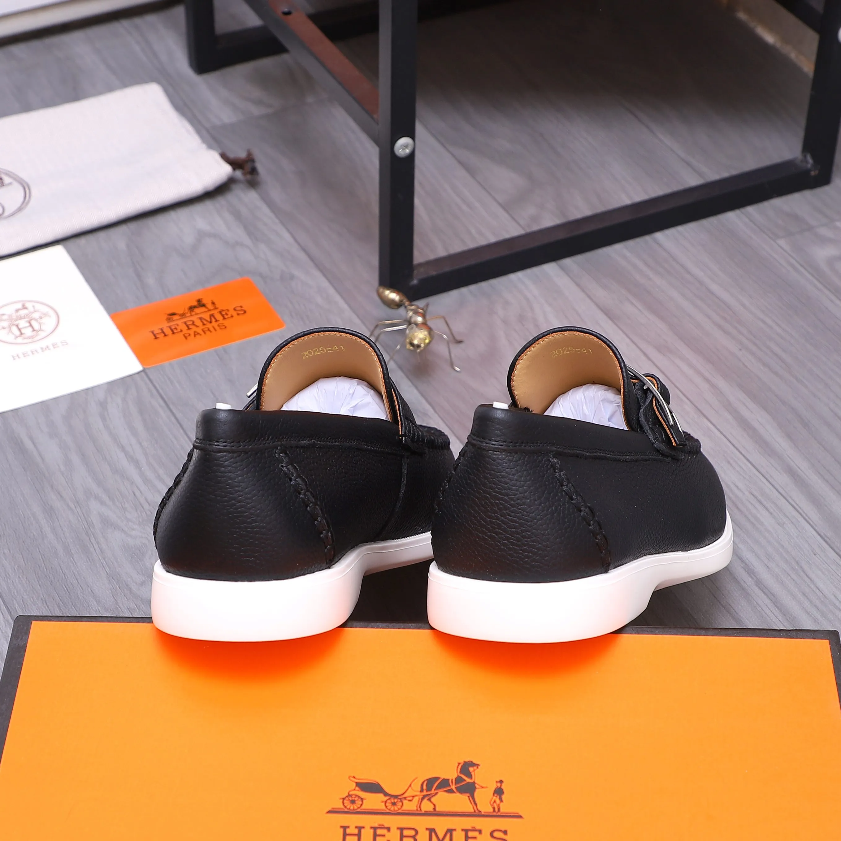 Men's shoes 💰p560 Product trademark: HERMES "Hermes" casual slip-on men's shoes. Regular size: 38-46 (45.46 is custom-made and non-returnable) Product materials: Selected pebbled cowhide upper, cowhide lining, original foam rubber ultra-light sole